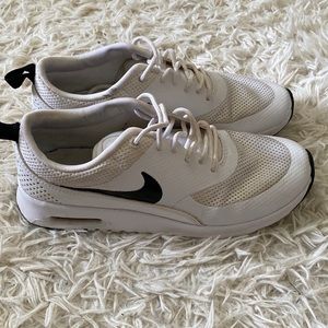 Woman’s Nike air max Thea’s